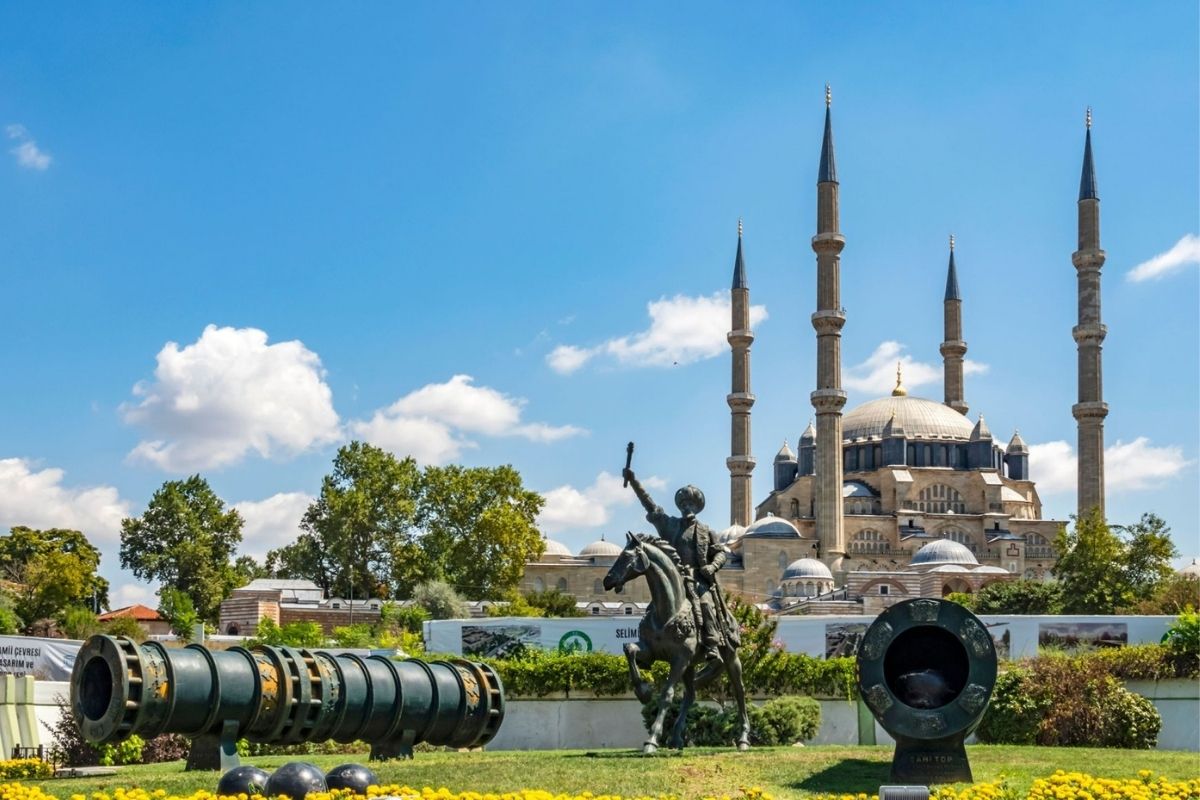The western province of Edirne is one of the oldest settlements in Turkey, dating back all the way to the Neolithic age. As the second capital of the Ottoman empire, it also offers more recent history and many architectural wonders.