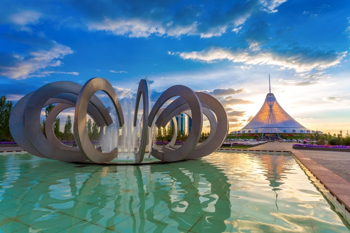 Khan Shatyr Entertainment Center in Astana