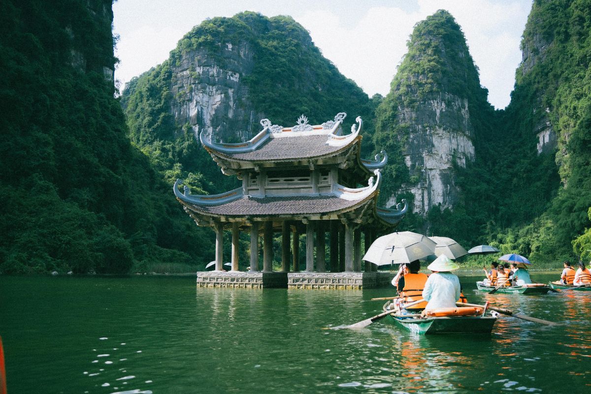 Perfume Pagoda Tour