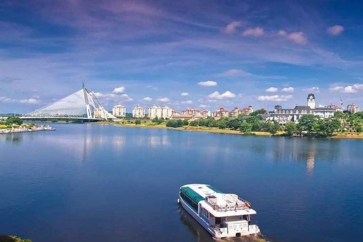 Putrajaya Lake